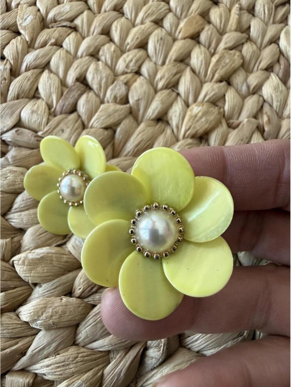 Vintage Daisy Flower Clip Earrings | Polly Pocket’s Fancy Aunt Edition |